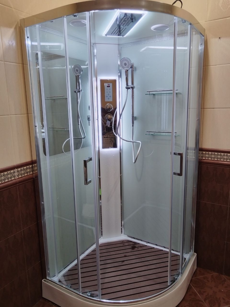 Душевая кабина A2090LED 90x90 cm. 