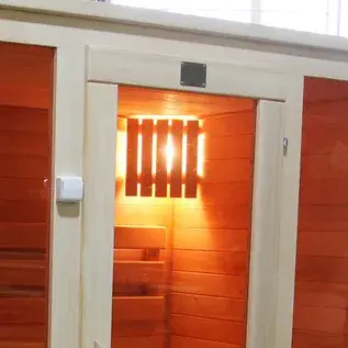 картинка Настенный светильник с абажуром из кедра